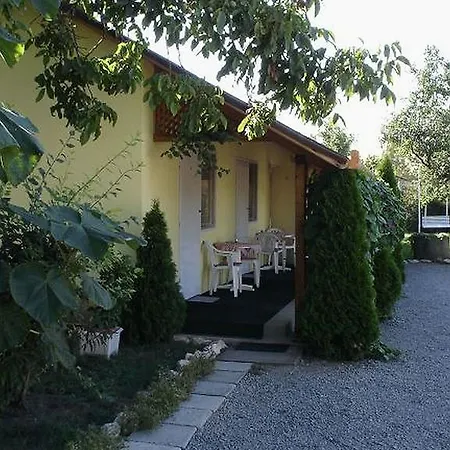Familia Panzio Bed & Breakfast *