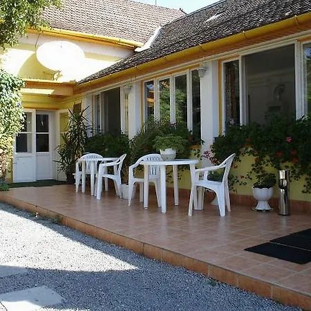 Couette-café Familia Panzio Makó