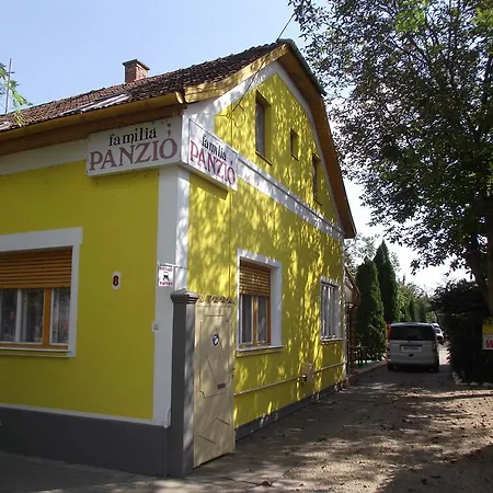 Familia Panzio Couette-café Makó