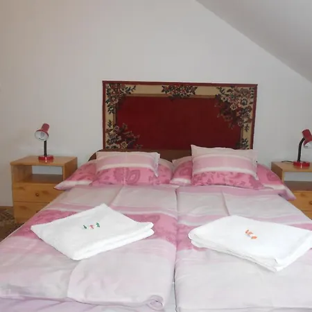 Familia Panzio Bed and Breakfast