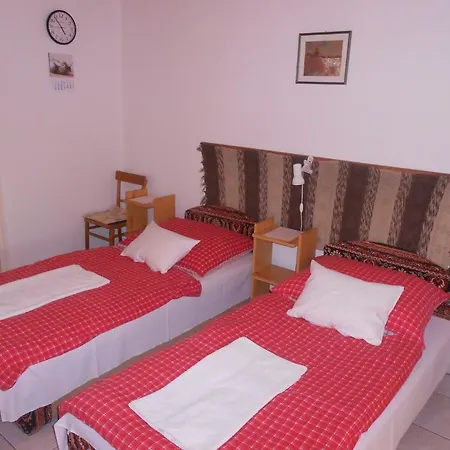 Familia Panzio Bed and Breakfast *