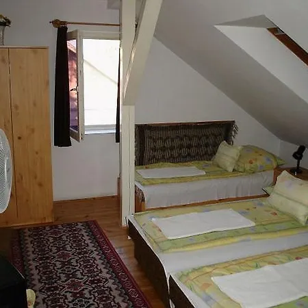 Familia Panzio Bed & Breakfast *