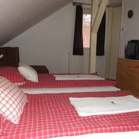 Familia Panzio Bed & Breakfast *